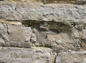 Blue Lias stone continues to decay even after being consolidated using NHL2 repair mortars